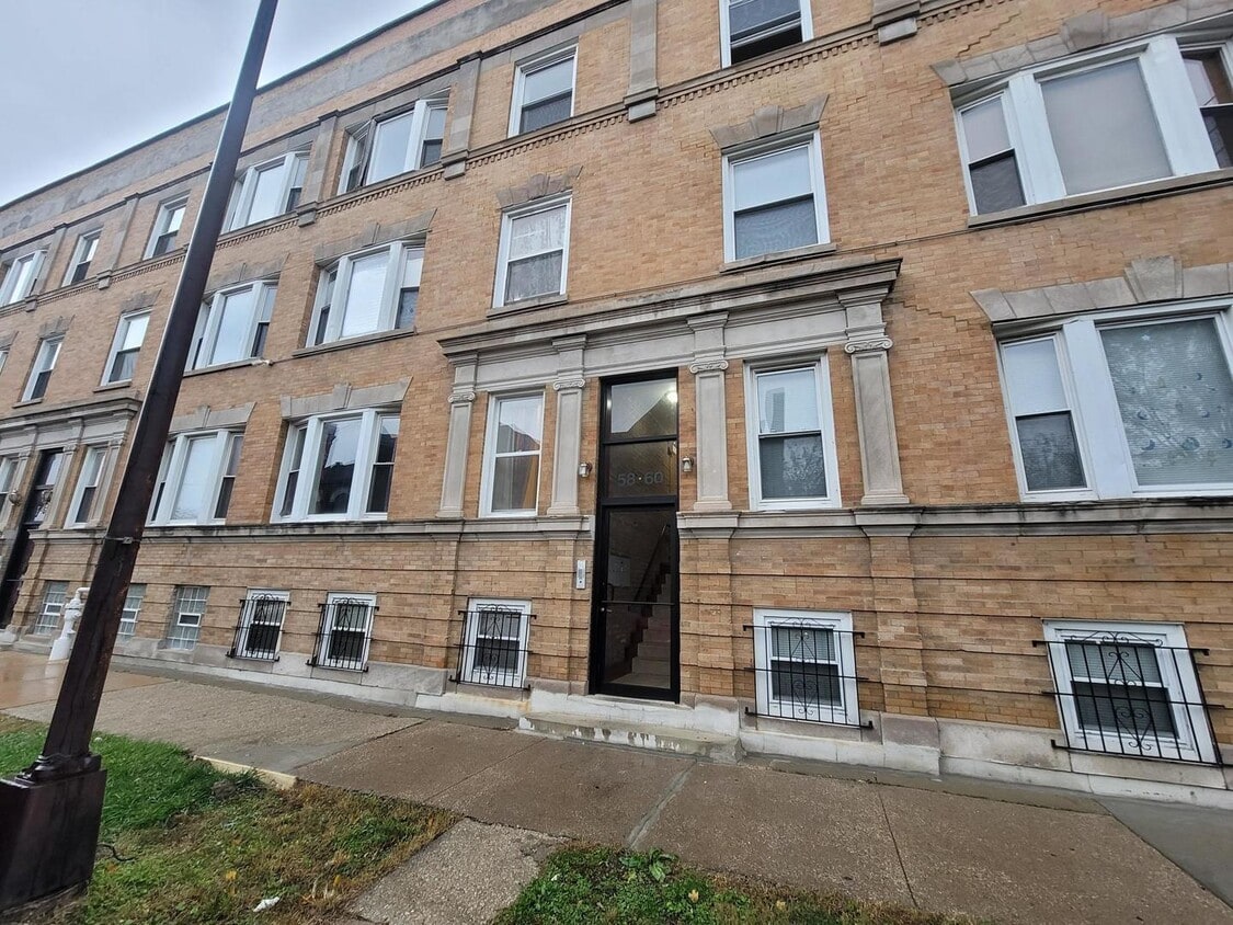 58 E 50th St Unit 1, Chicago, IL 60615 Condo for Rent in Chicago, IL