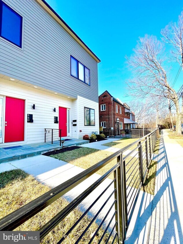 Primary Photo - 560 Foxhall Pl SE