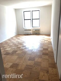 Foto principal - Studio, 1 bath House - 325 E 21st St