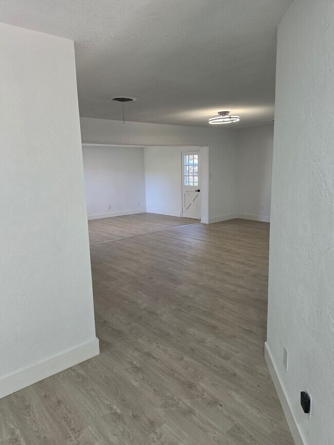 Building Photo - 640 Westward Cir