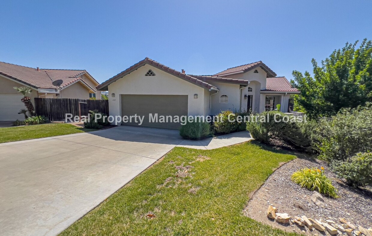 Primary Photo - LEASE PENDING - Gorgeous 3 Bedroom Paso Ro...