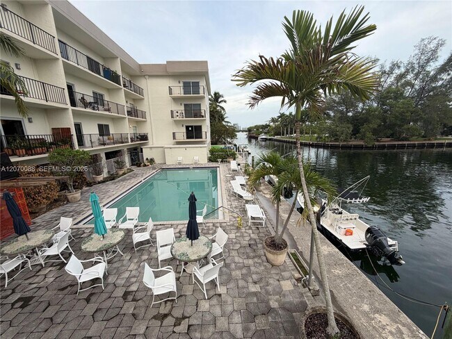 Foto del edificio - 2640 NE 135th St