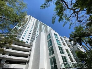 Building Photo - 1861 NW S River Dr