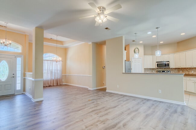 Building Photo - 414 Carriage Lake Dr