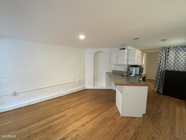 Building Photo - 3118 1/2 Dumbarton St NW