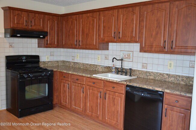 Building Photo - 16 Warbler Rd