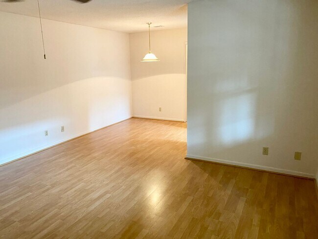 Foto del edificio - 544 Wimbledon Ct