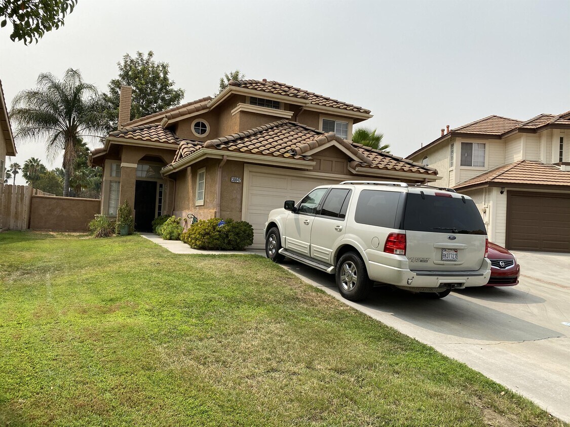 Building Photo - 30642 Lake Point Dr