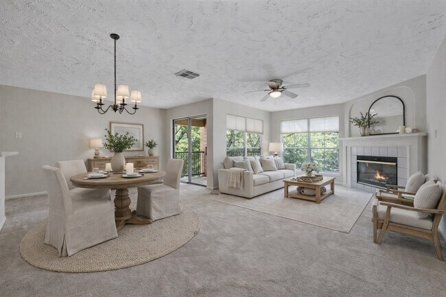 Foto del edificio - 8051 Bay Branch Dr