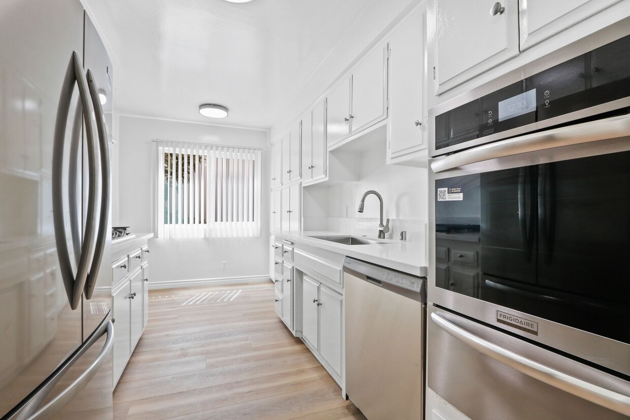 Primary Photo - 828 18th St