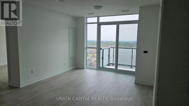 Photo du bâtiment - 2425-2425 Simcoe St N