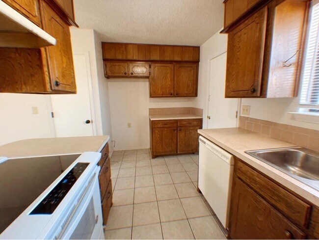 Foto del edificio - 1639 N Cedar Loop