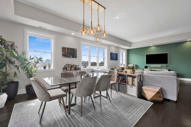 Building Photo - 340 W Evergreen Ave