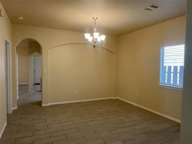 Building Photo - 7222 Pavilion Dr