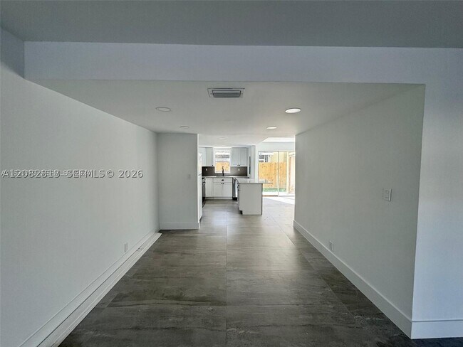 Building Photo - 6628 SW 41st St