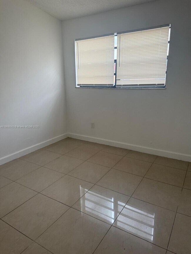 Foto del edificio - 2225 W 53rd Pl