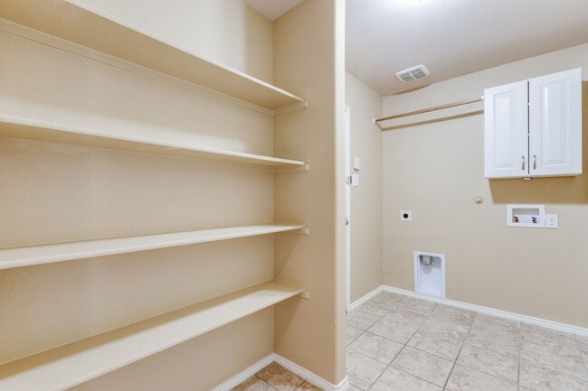 Building Photo - 12620 Waterslide Way