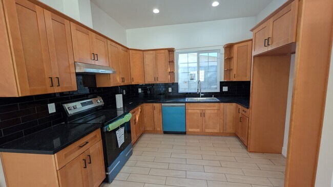 Foto del edificio - 20746 Elaine Ave