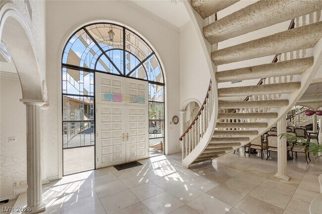 Foto del edificio - 2834 Queens Courtyard Dr