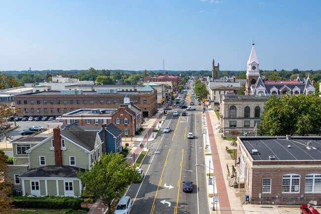 Downtown Woodbury has all the local shops, offices and eateries.