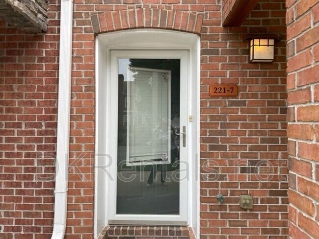 Foto del edificio - 221 16th St NW