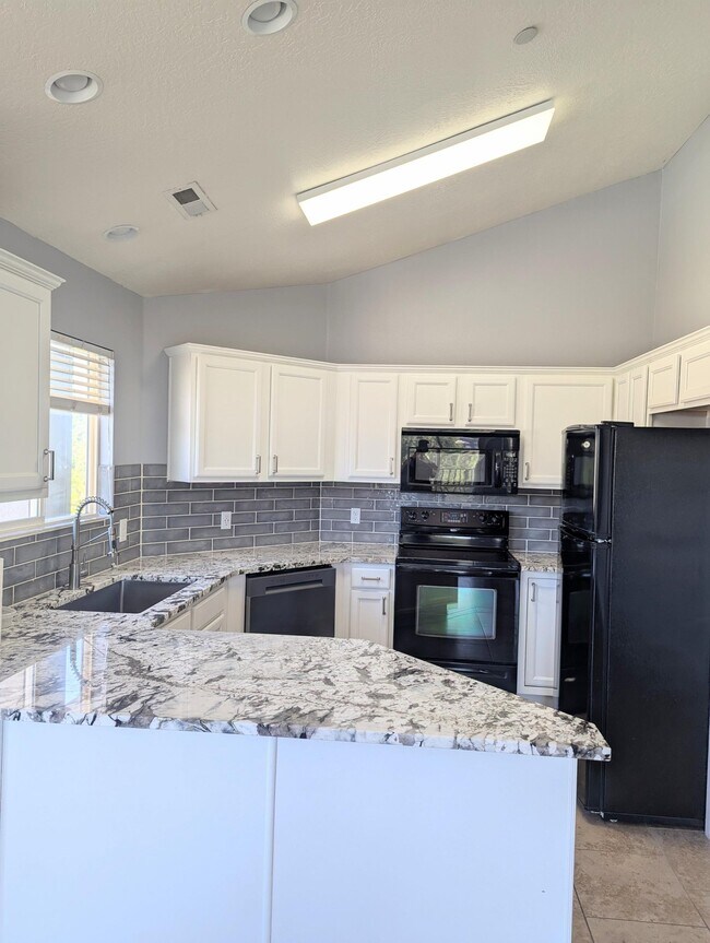 Building Photo - 56 E Resaca Dr