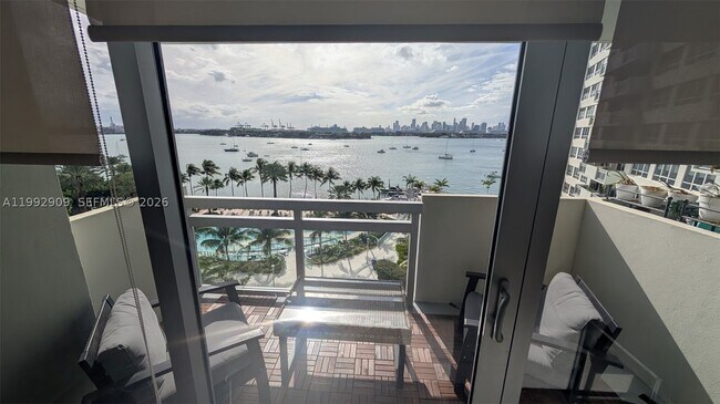 Foto del edificio - 1500 Bay Dr E