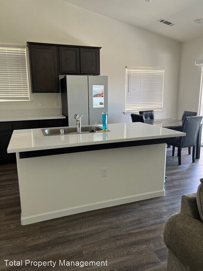 Foto del edificio - 3 br, 2 bath House - 1108 E Ventura St.