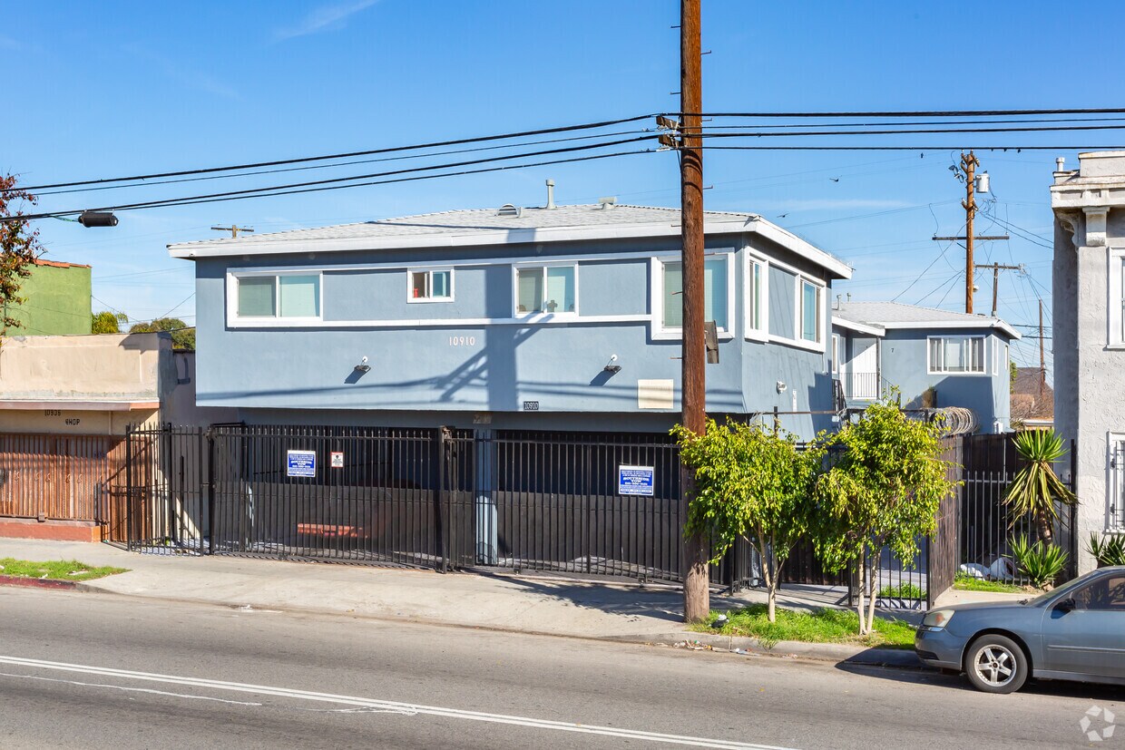 Foto principal - 10910 Avalon Blvd