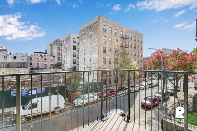Foto del edificio - 2069 Honeywell Ave