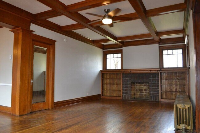 Foto del edificio - 211 N Spring Ave