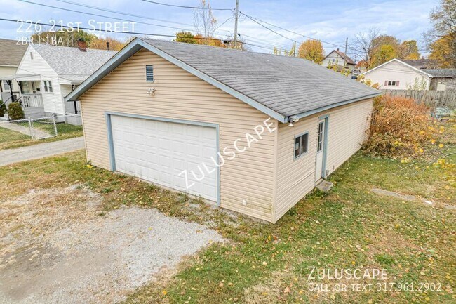 Building Photo - 1/2 off first months rent - Nice Duplex in...