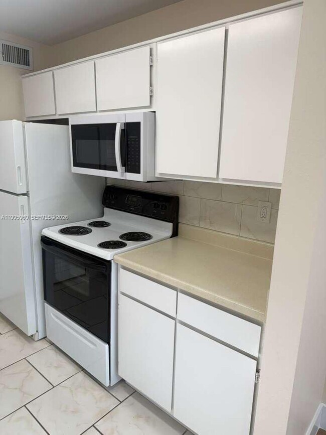 Foto del edificio - 4085 NW 87th Ave