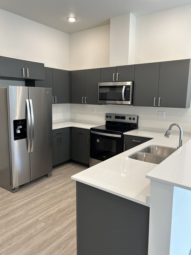 1st-3rd Floor Kitchen Style - Axis Lofts