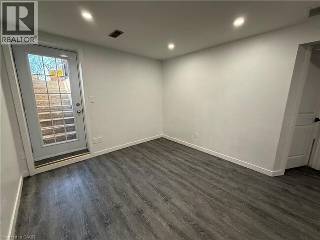 Building Photo - 25 Mohawk St