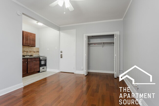 Foto del edificio - 6930 N Greenview Ave