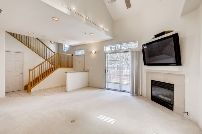 1 MONTH FREE! Spacious & Light Filled 2-Be... - 1 MONTH FREE! Spacious & Light Filled 2-Be... Apartment