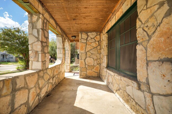 Building Photo - 255 Natalen Avenue
