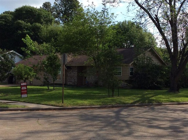 Building Photo - 2802 Tilson Ln