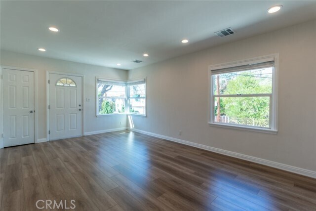 Foto del edificio - 1466 Stanley Ave