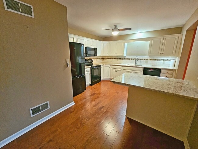 Foto del edificio - 306 Treetops Ct