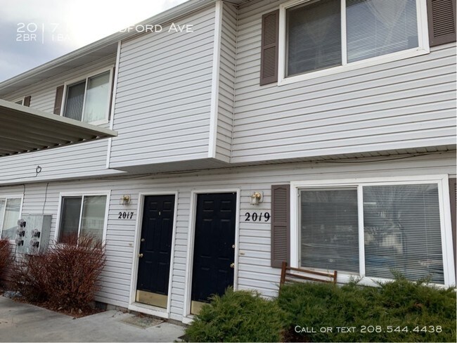 Building Photo - Woodford Townhome Style Apartments