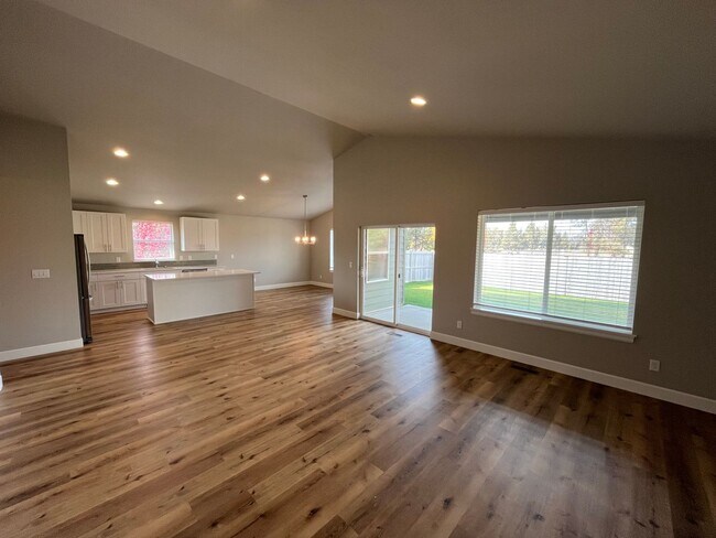 Foto del edificio - Newer Construction 3 Bedroom House in NW Redmond
