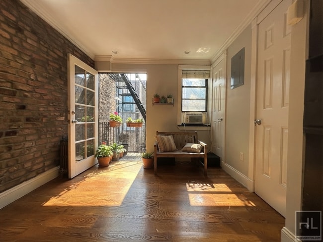Building Photo - Mulberry Street
