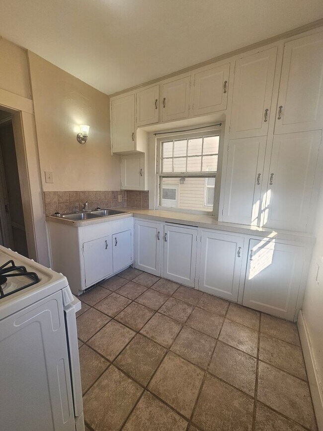 Foto del edificio - There is a $25 fee for the application and everyone over 18 needs to fill out their own application.