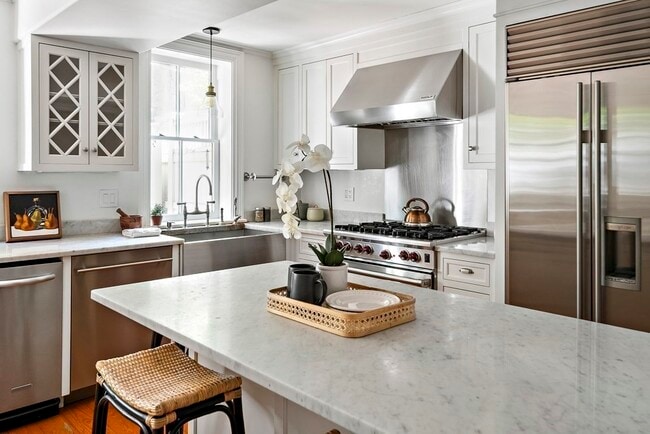 Building Photo - 46 Appleton St