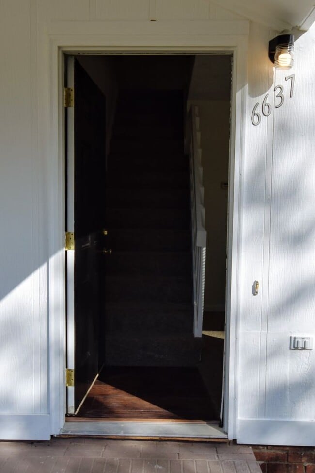 Foto del edificio - Abbey Lane-50% off first full month rent.