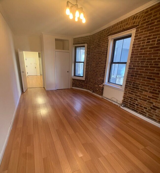 Building Photo - 71 Pineapple St