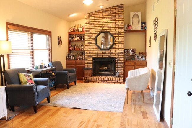 Building Photo - 571 Harvest Ln
