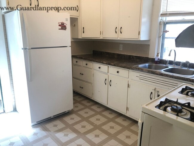 Building Photo - North Minneapolis Single Family Home, Hard...